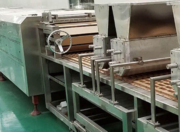 La technologie de production de l'équipement de friture de la machine automatique de traitement de pommes chips